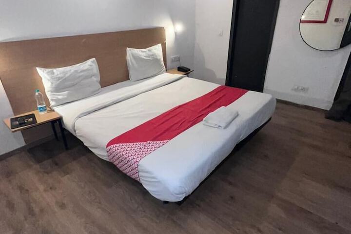Room 4 of 9