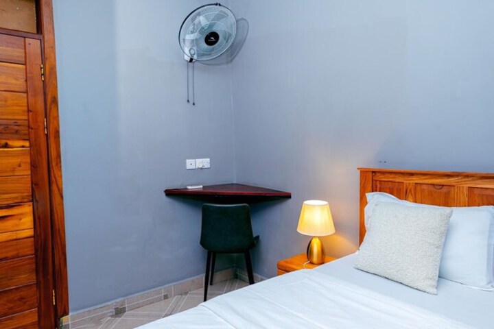 Room 10 of 42