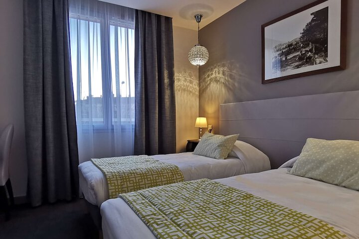 Room 32 of 123