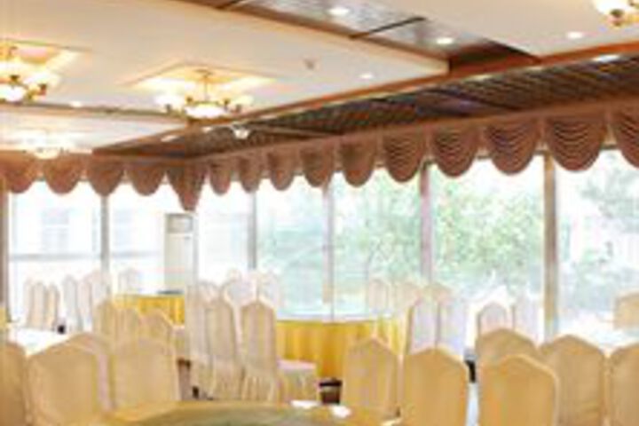 Ballroom/Hall 2 of 19