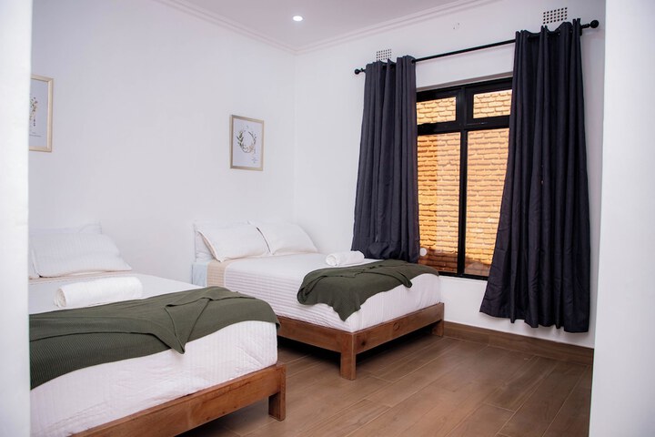Room 2 of 9