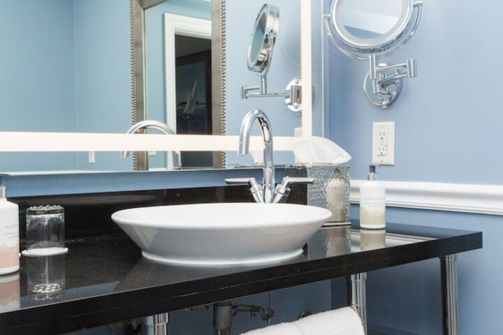 Bathroom sink