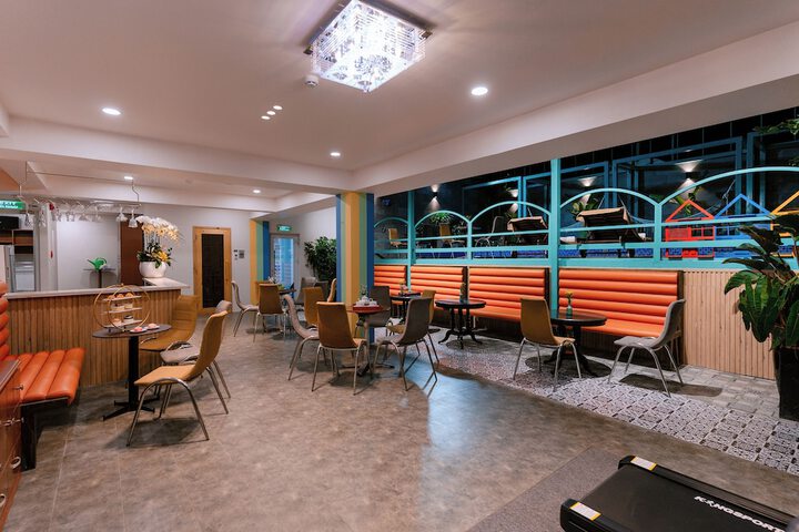 Lounge 123 of 125