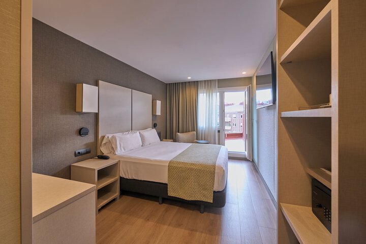 Room 26 of 86