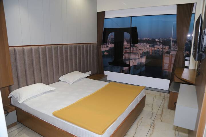 Room 6 of 26