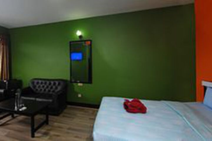 Room 16 of 28