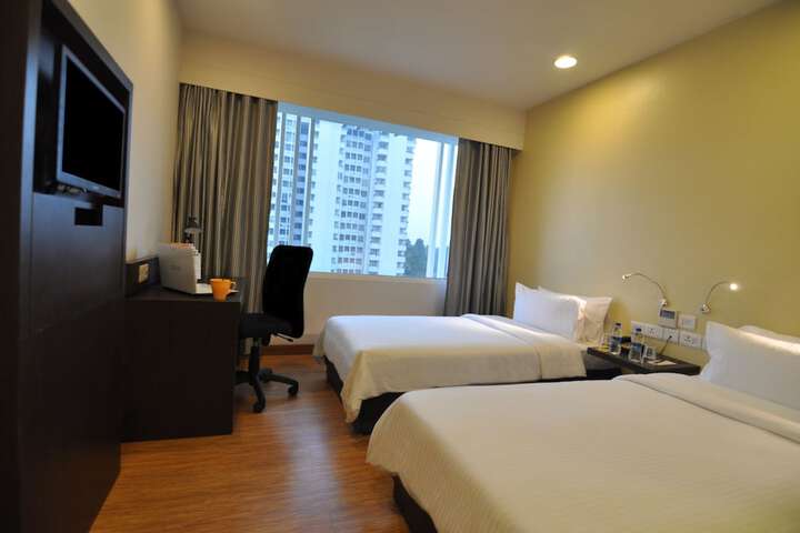 Room 6 of 33