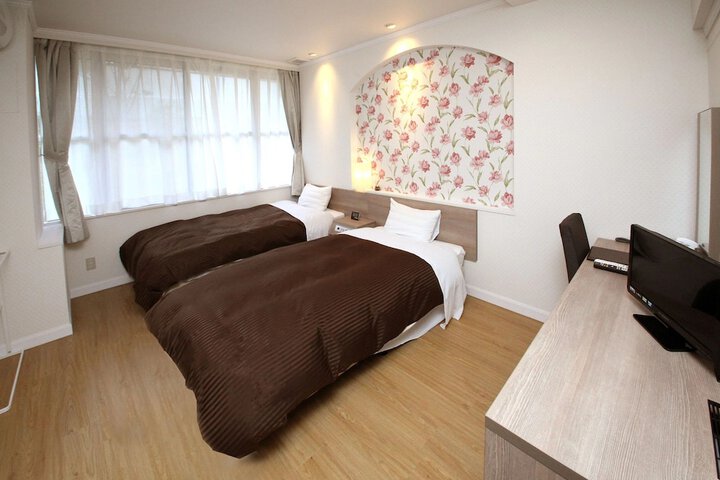 Room 10 of 34