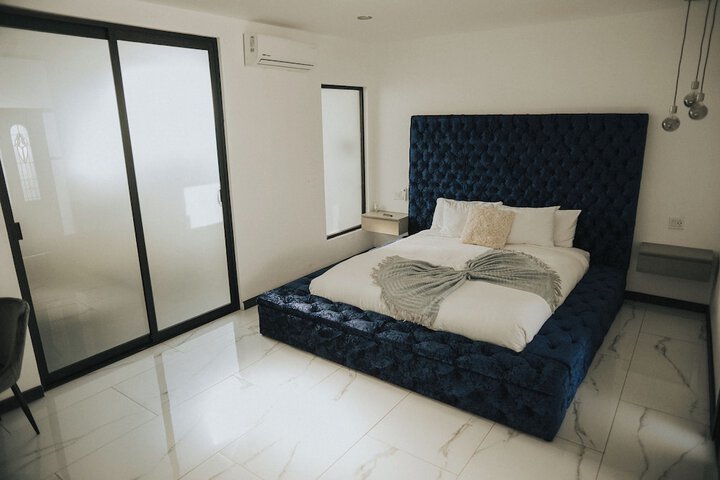 Room 48 of 146