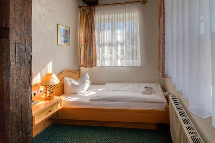 Room 5 of 25