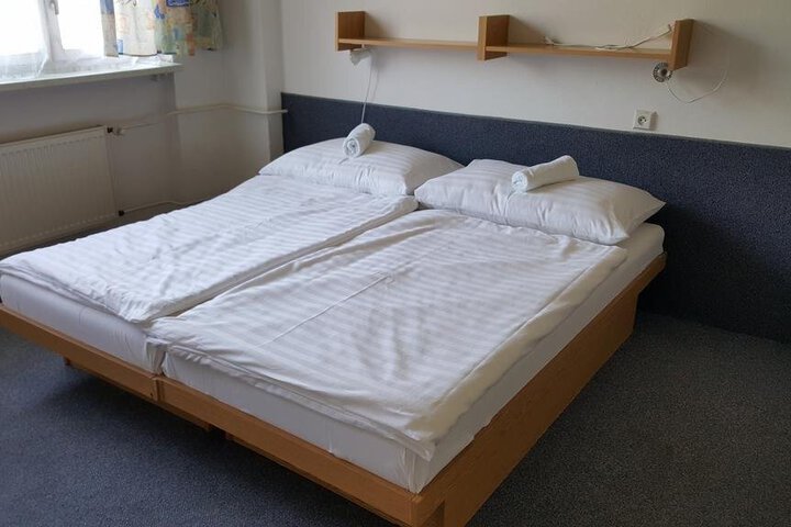 Room 5 of 16