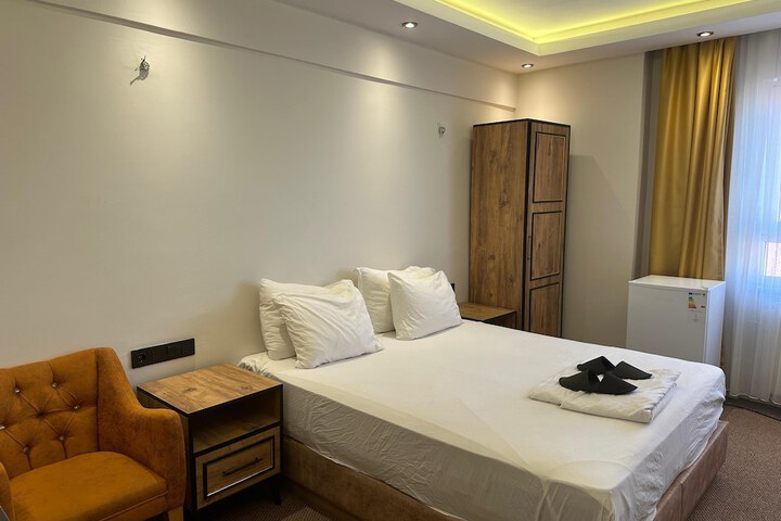 Room 13 of 22