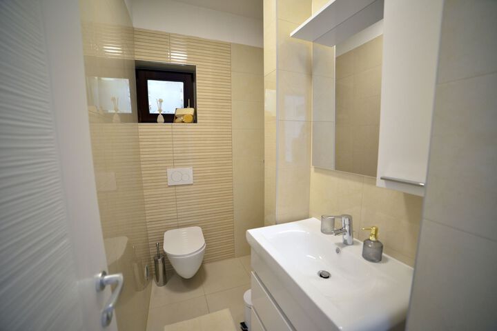 Room 4 of 26