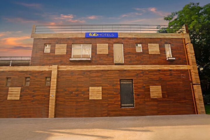 Fabhotel Vasant Villa