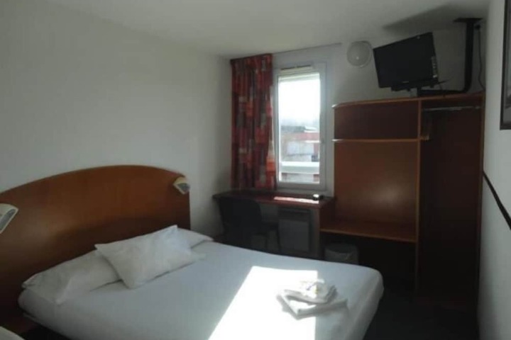Room 13 of 38