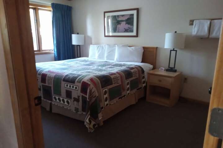 2 King Beds Lake View (5 of 13)