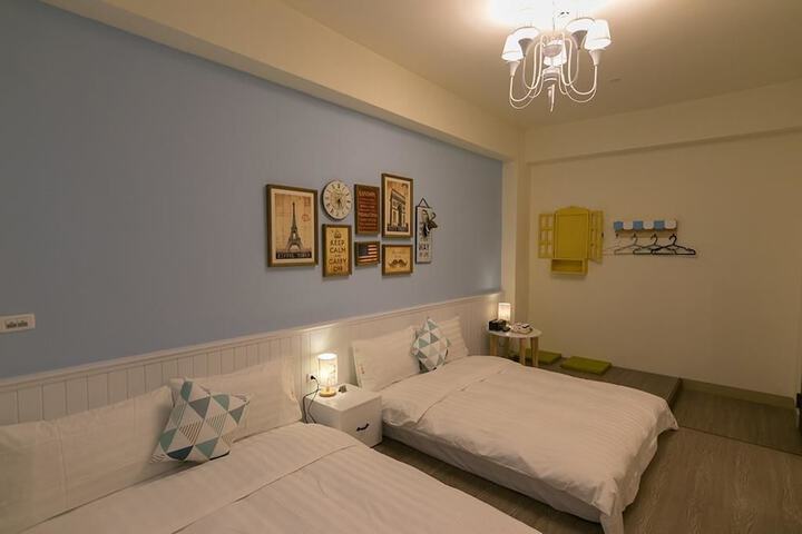 Room 5 of 8