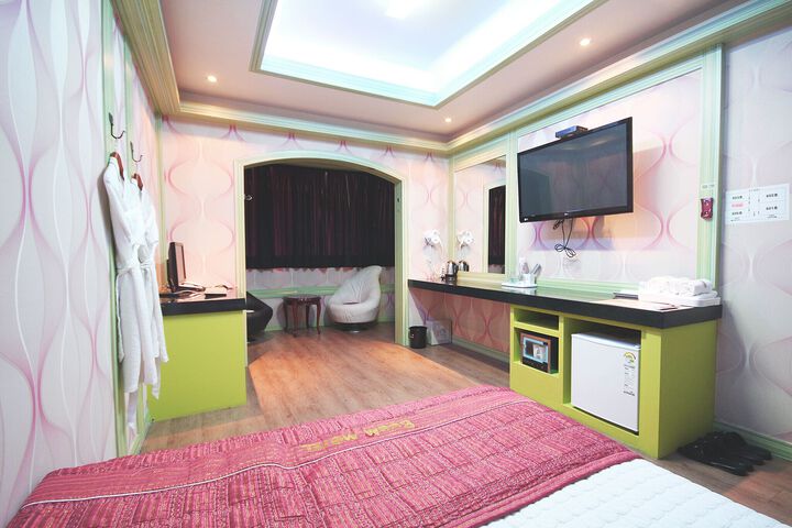 Room 25 of 25