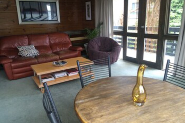 Room 5 of 12
