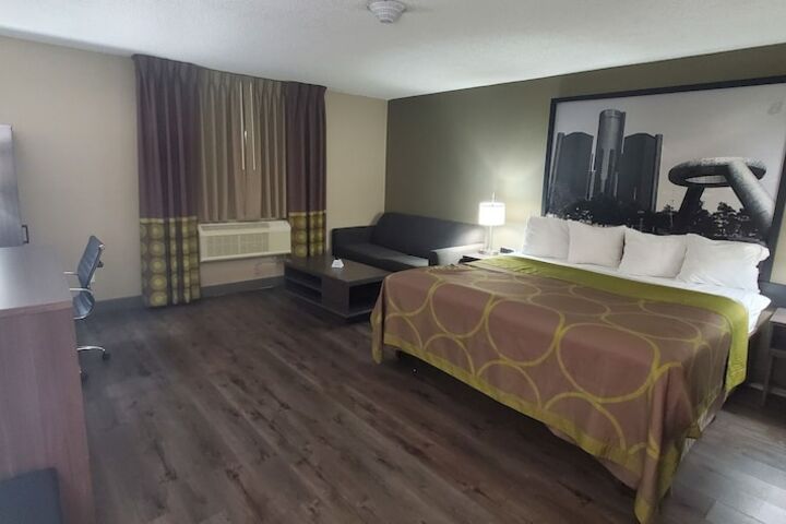 1 King Bed (6 of 16)