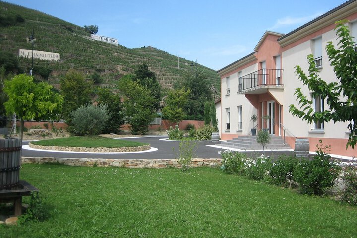 Hotel Exterior 45 of 52