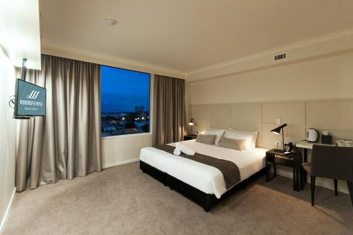 Room 17 of 35