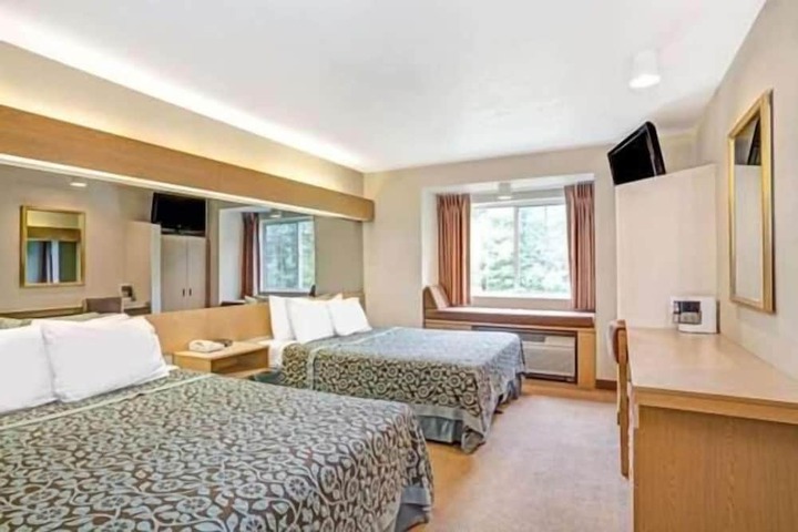 Room 2 of 5