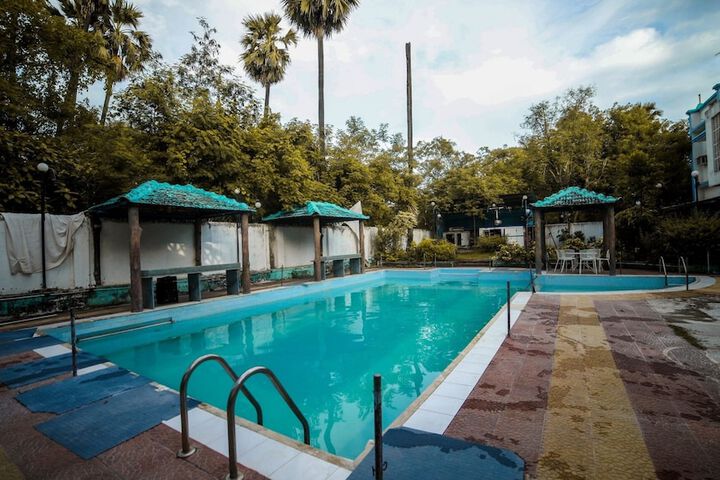 Pool 17 of 25