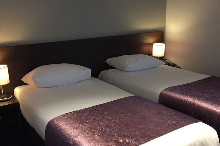 Room 4 of 40