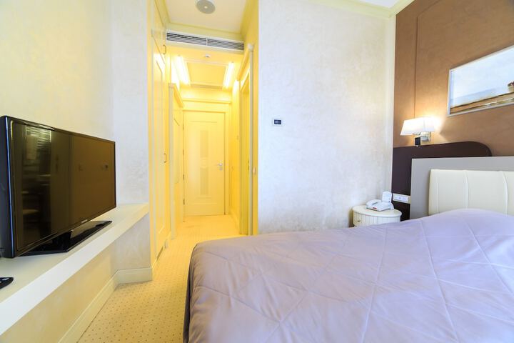 Room 20 of 117