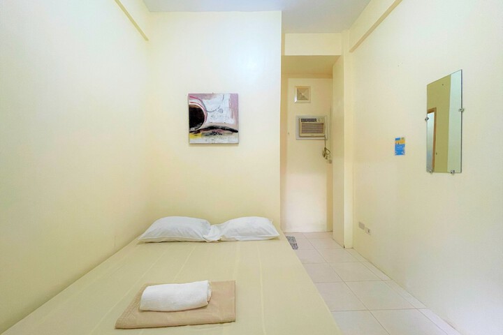 Room 11 of 28