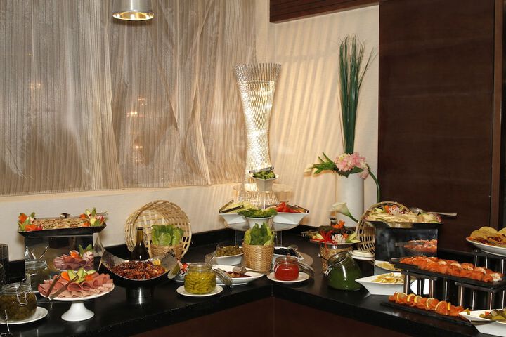 Dining 50 of 77