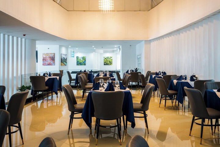 Dining 74 of 108