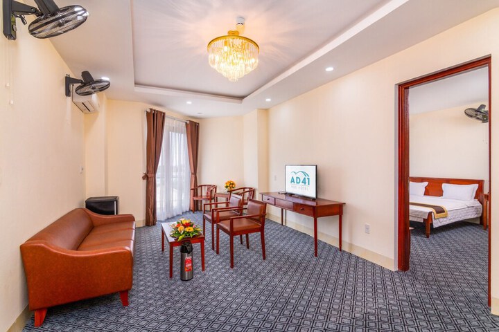 Room 5 of 18