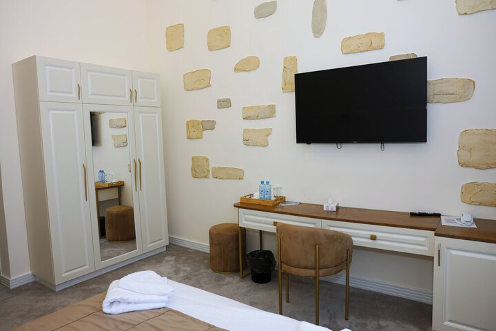 Room 2 of 133