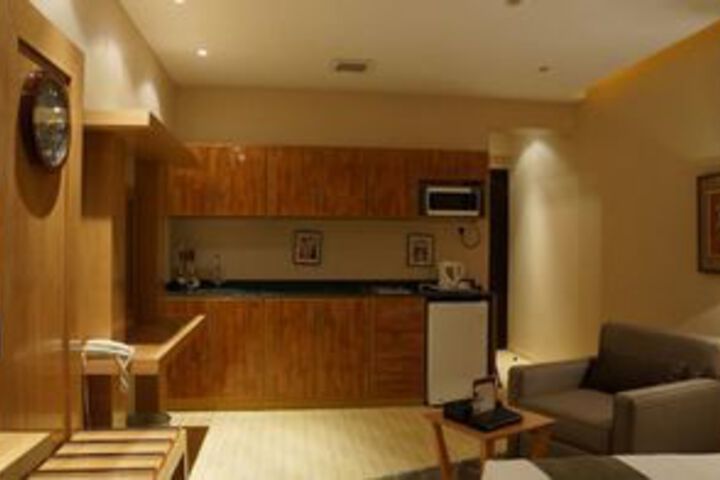 Room 33 of 39
