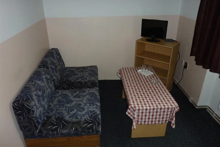 Room 3 of 19
