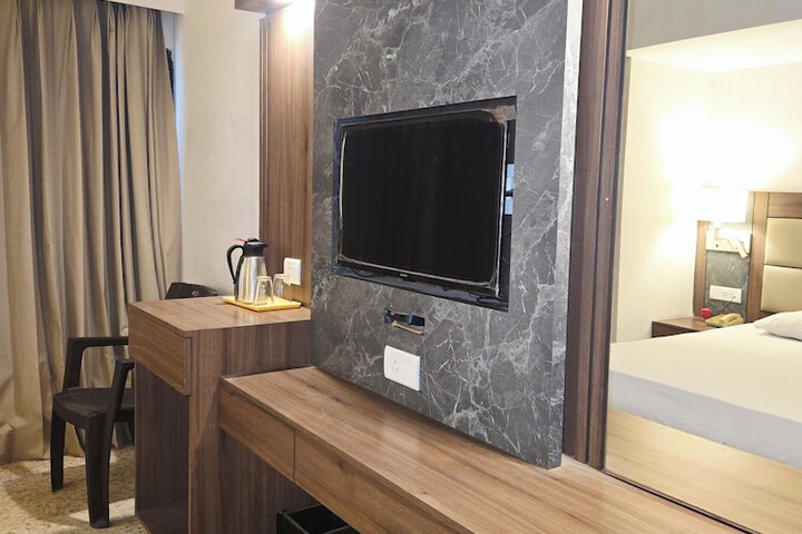 Room 3 of 7