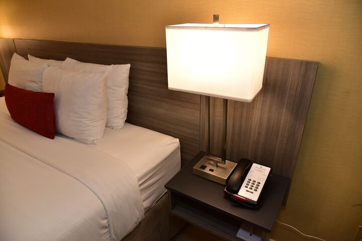 1 King Bed (24 of 30)