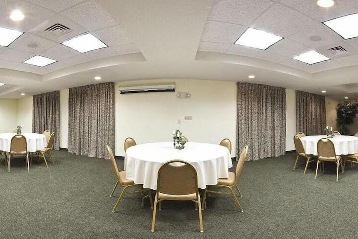 Ballroom/Hall 37 of 44