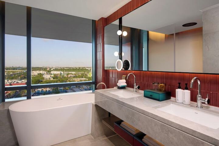 Room 52 of 65