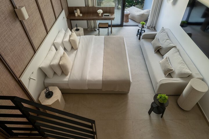 Room 45 of 132