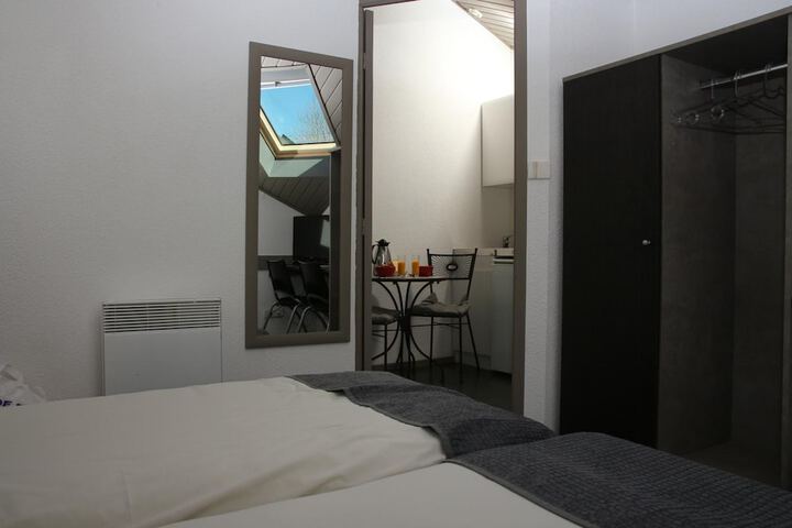 Room 8 of 25