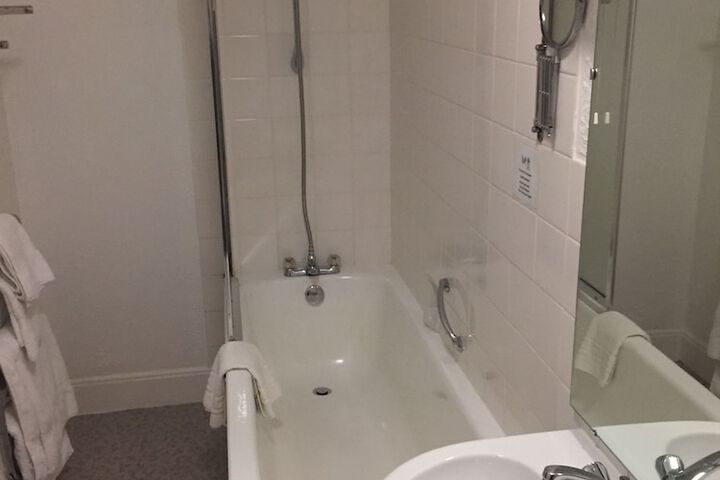 Room 12 of 39