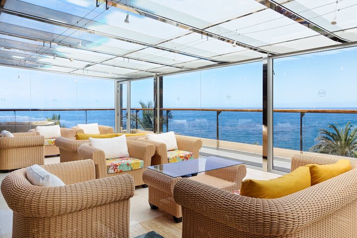 Lounge 48 of 63