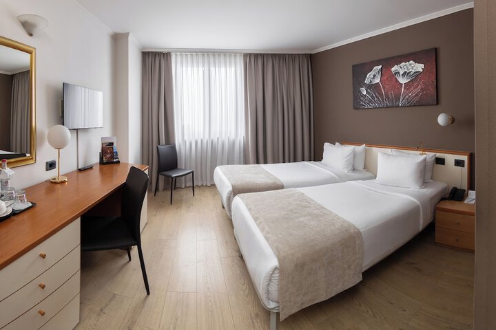 Room 35 of 129
