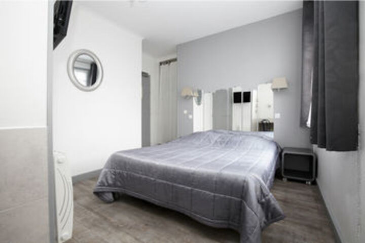 Room 16 of 28
