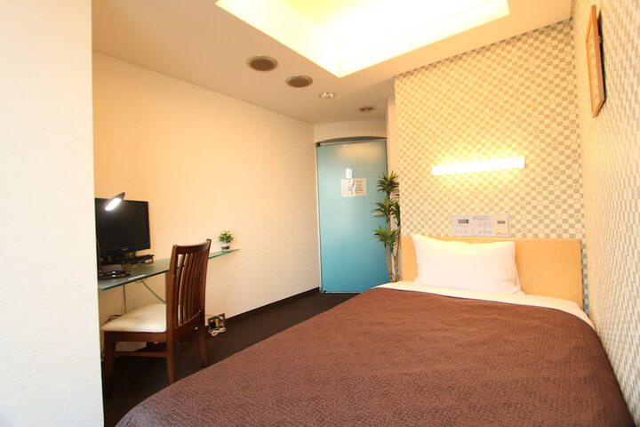 Room 4 of 32