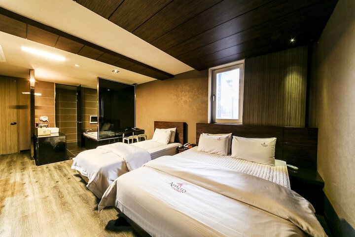 Room 28 of 95