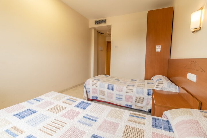 Room 6 of 44